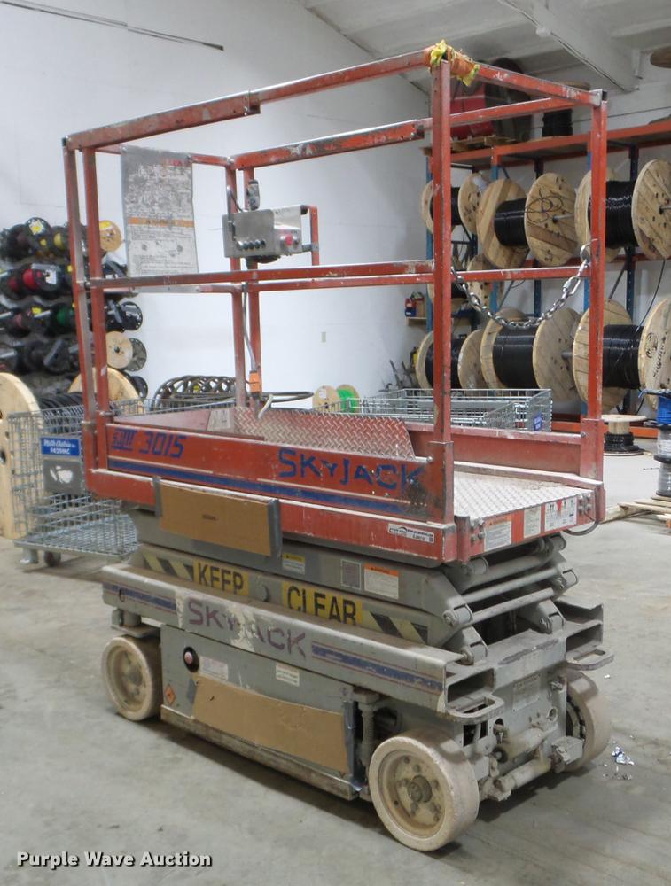 image for item EJ9019 Skyjack SJIII 3015 scissor lift