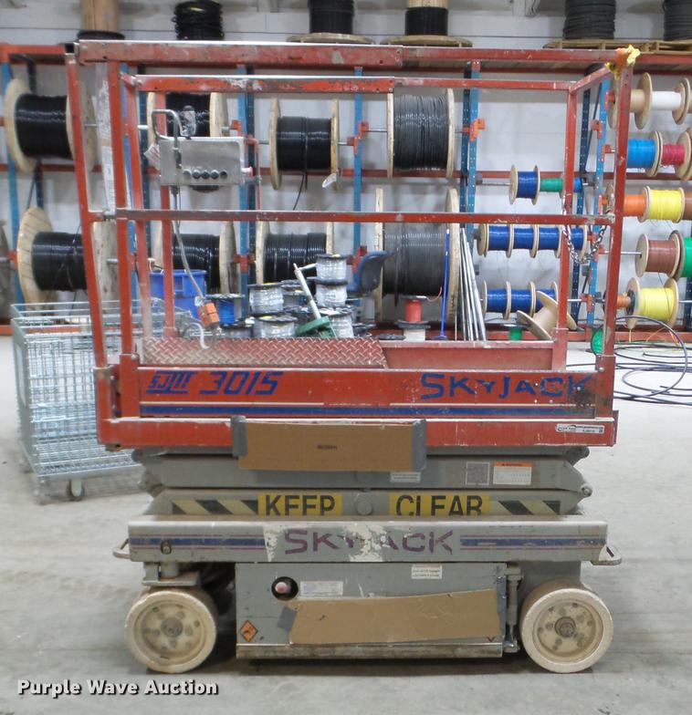 image for item EJ9019 Skyjack SJIII 3015 scissor lift