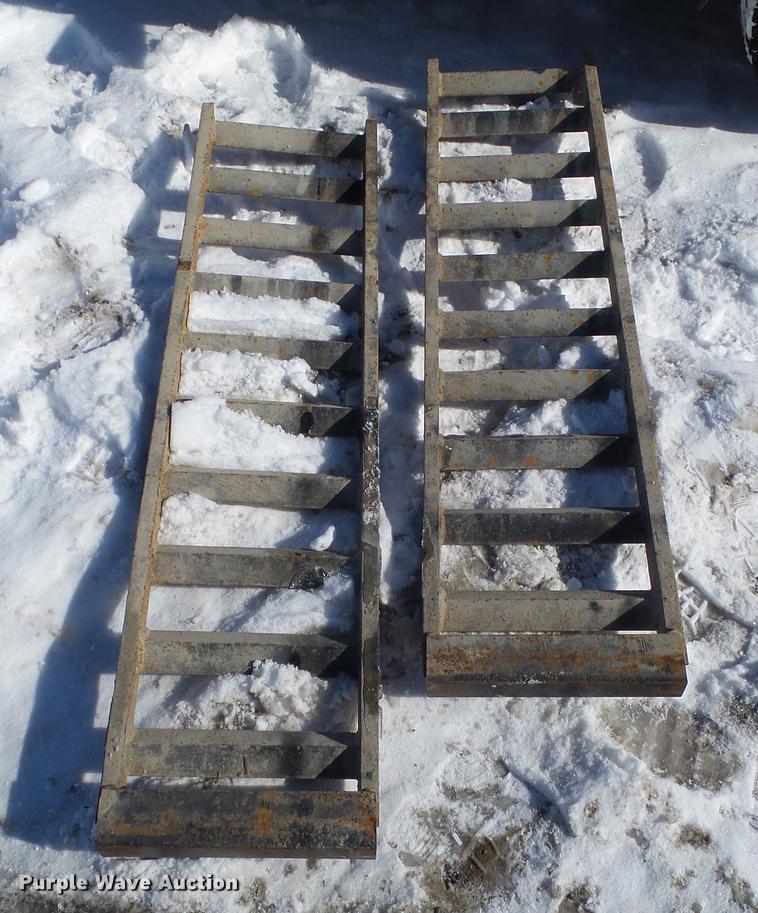 image for item EM9084 2013 Hull 2126D utility trailer