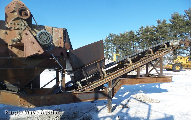 image for item EM9087 Cedarapids screen