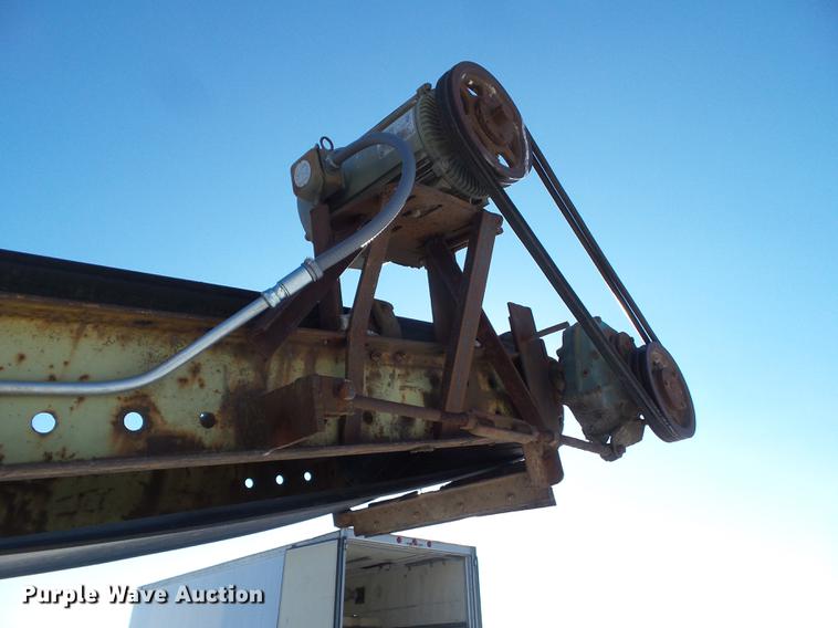 image for item EM9087 Cedarapids screen