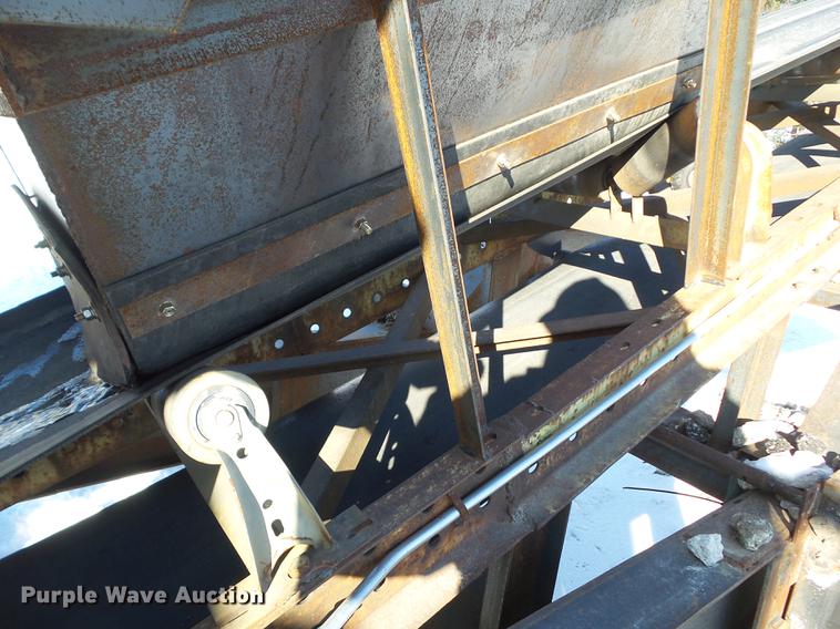 image for item EM9087 Cedarapids screen