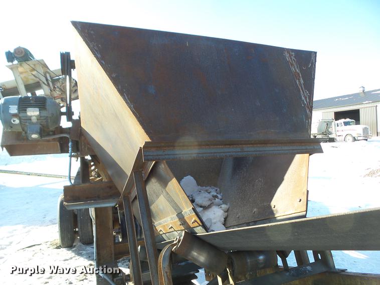 image for item EM9087 Cedarapids screen