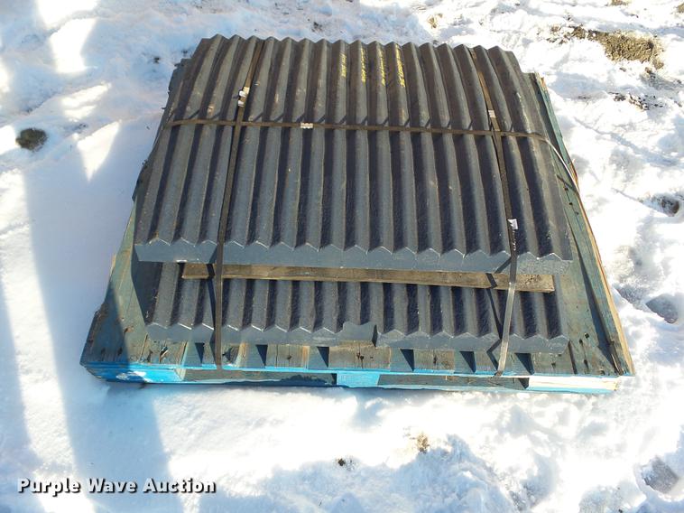 image for item EM9088 Eagle Diamond jaw crusher