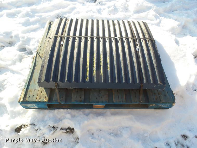 image for item EM9088 Eagle Diamond jaw crusher