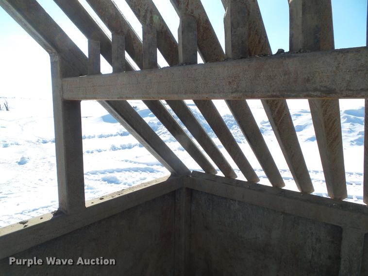 image for item EM9090 Forty degree static screen