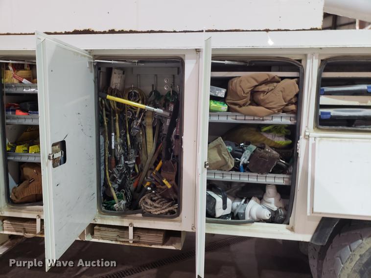 image for item EN9760 2006 International 7400 bucket truck