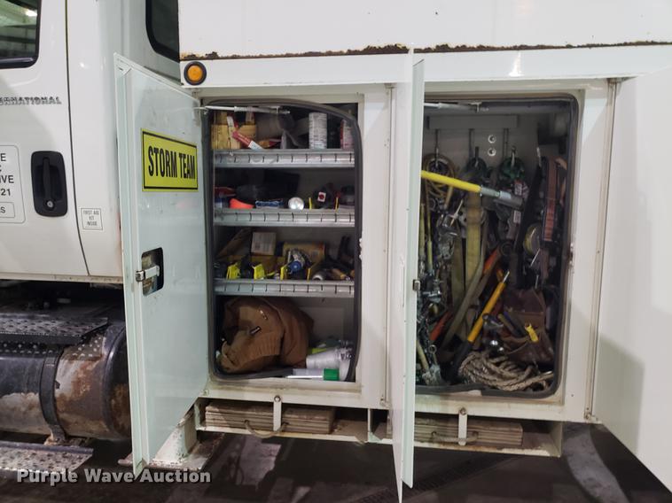 image for item EN9760 2006 International 7400 bucket truck