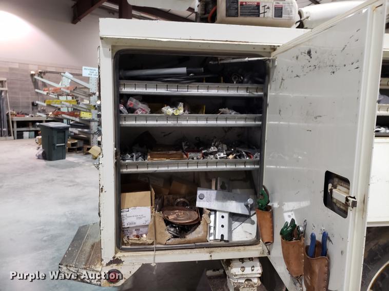 image for item EN9760 2006 International 7400 bucket truck