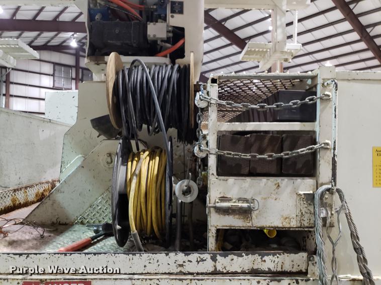 image for item EN9760 2006 International 7400 bucket truck