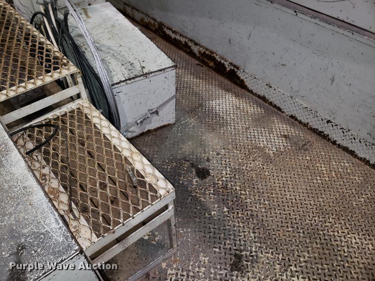 image for item EN9760 2006 International 7400 bucket truck