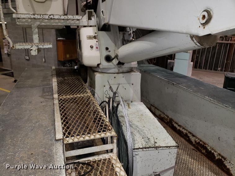 image for item EN9760 2006 International 7400 bucket truck