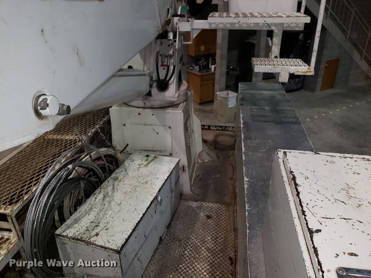 image for item EN9760 2006 International 7400 bucket truck