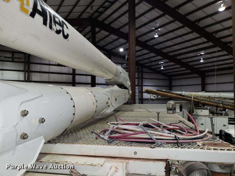 image for item EN9760 2006 International 7400 bucket truck