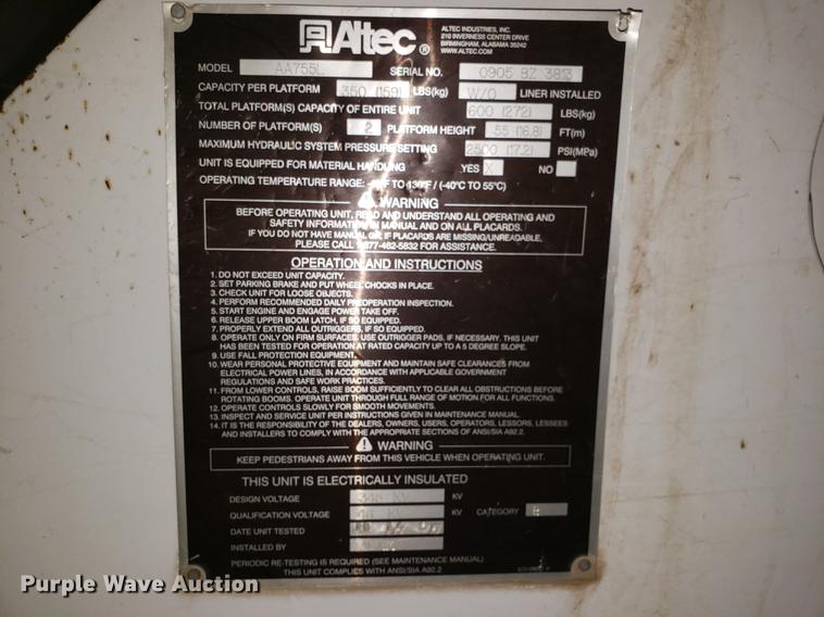 image for item EN9760 2006 International 7400 bucket truck