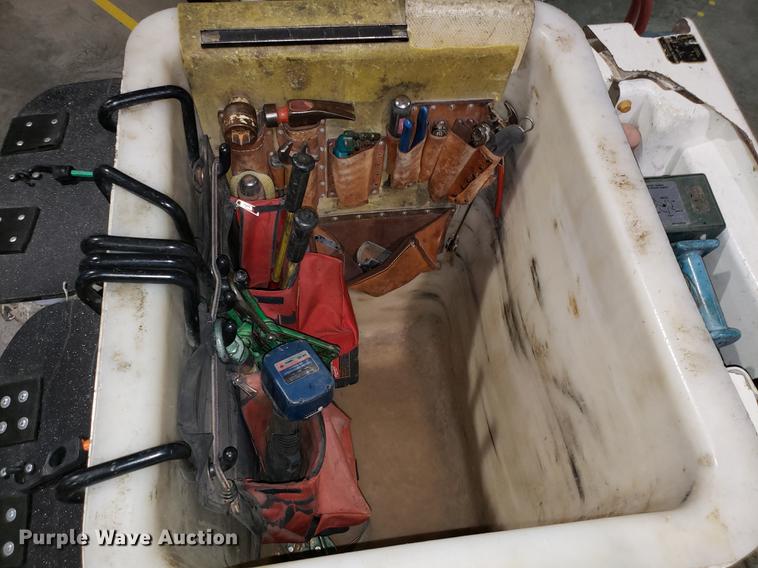 image for item EN9760 2006 International 7400 bucket truck