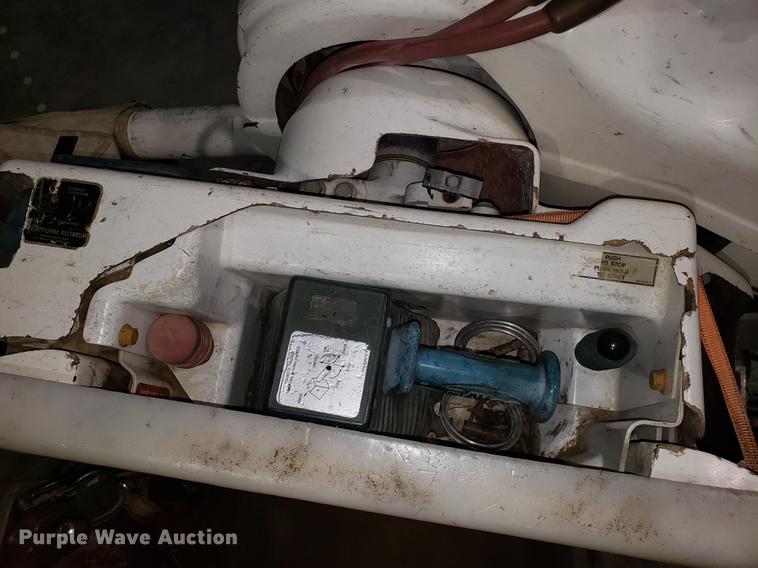 image for item EN9760 2006 International 7400 bucket truck