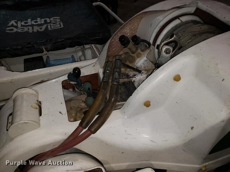 image for item EN9760 2006 International 7400 bucket truck