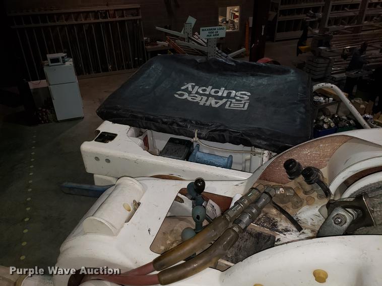 image for item EN9760 2006 International 7400 bucket truck