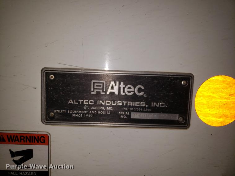 image for item EN9760 2006 International 7400 bucket truck