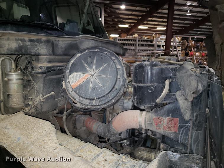 image for item EN9760 2006 International 7400 bucket truck