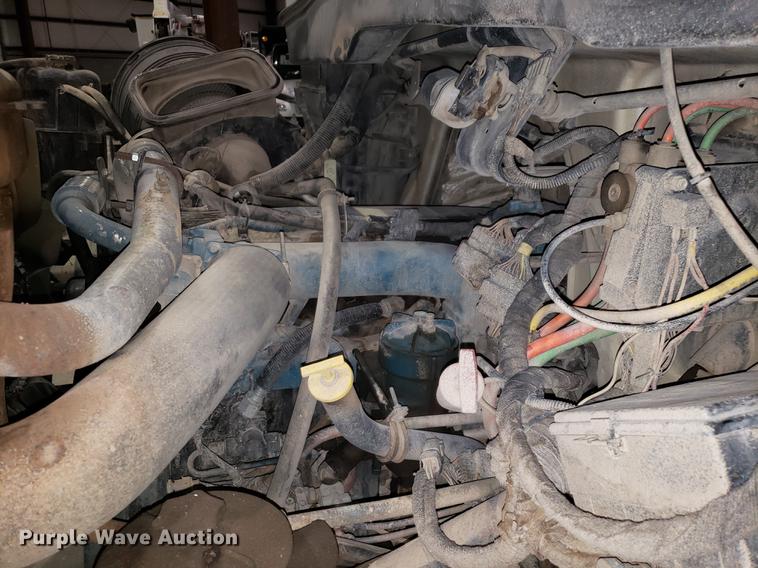 image for item EN9760 2006 International 7400 bucket truck