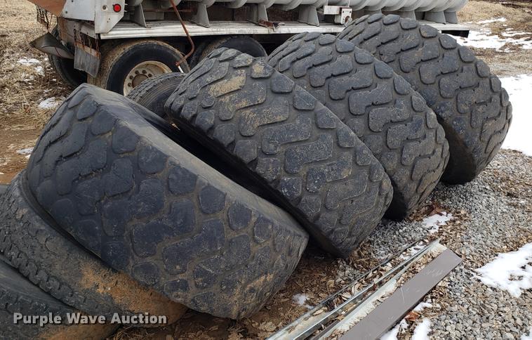 image for item EN9799 (4) Double Coin 20.5R25 tires