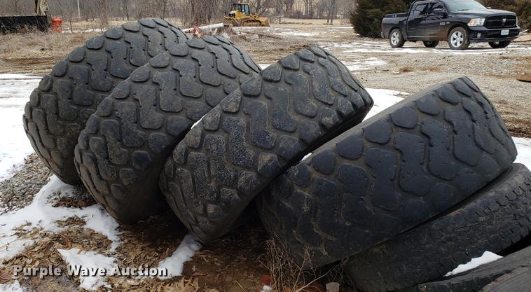 image for item EN9799 (4) Double Coin 20.5R25 tires