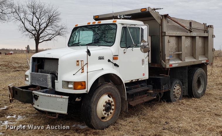 image for item EN9800 2001 International 4900 dump truck