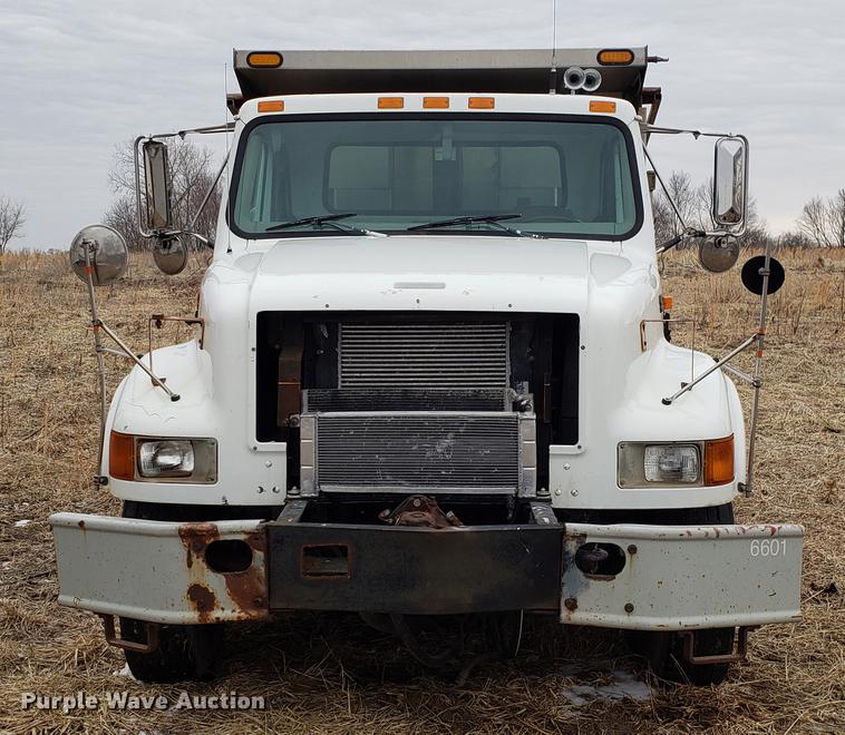 image for item EN9800 2001 International 4900 dump truck