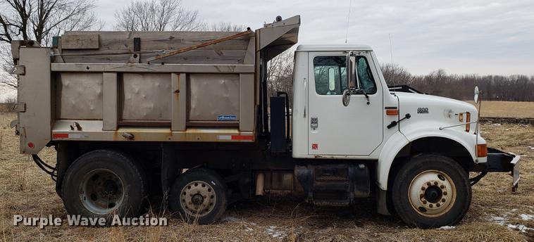 image for item EN9800 2001 International 4900 dump truck