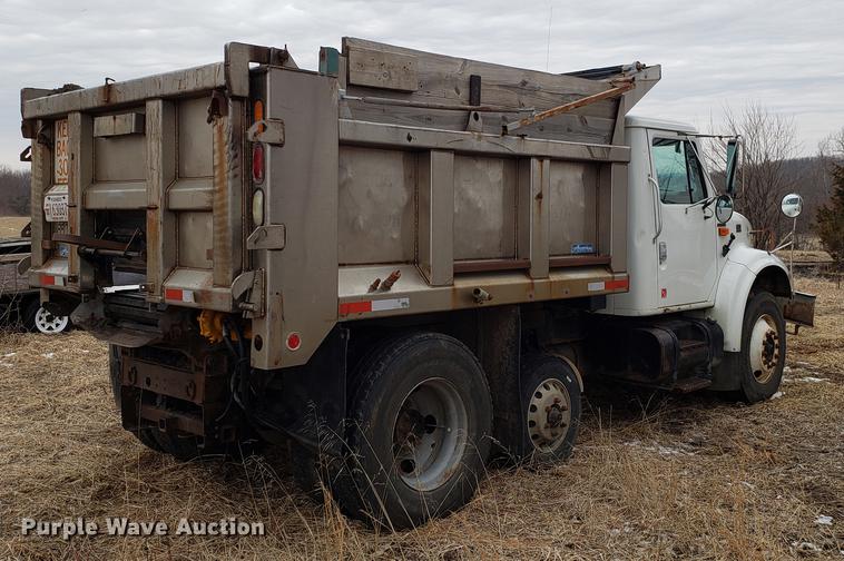 image for item EN9800 2001 International 4900 dump truck