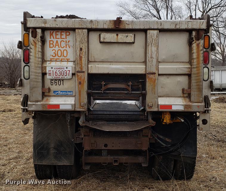 image for item EN9800 2001 International 4900 dump truck
