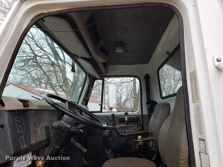 image for item EN9800 2001 International 4900 dump truck