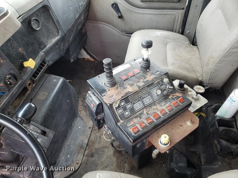 image for item EN9800 2001 International 4900 dump truck