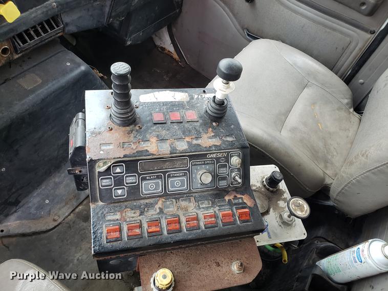 image for item EN9800 2001 International 4900 dump truck