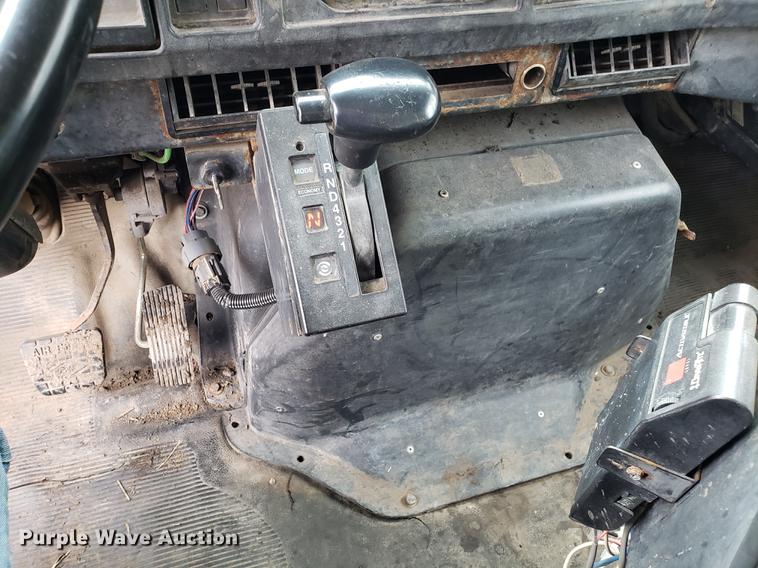 image for item EN9800 2001 International 4900 dump truck