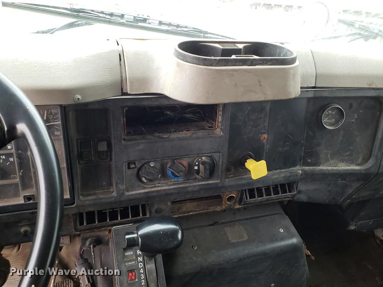 image for item EN9800 2001 International 4900 dump truck