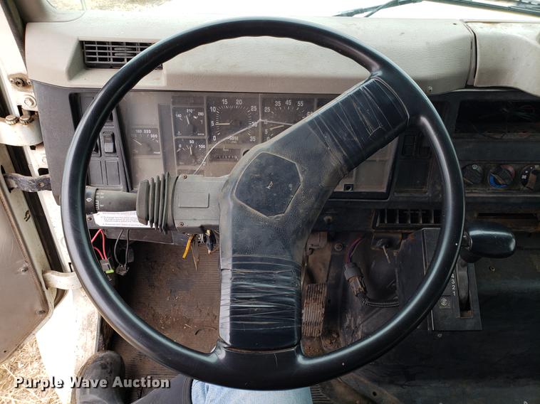 image for item EN9800 2001 International 4900 dump truck