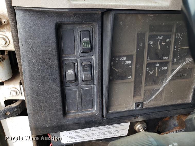 image for item EN9800 2001 International 4900 dump truck