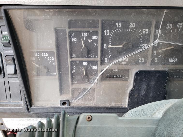 image for item EN9800 2001 International 4900 dump truck