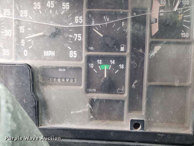 image for item EN9800 2001 International 4900 dump truck