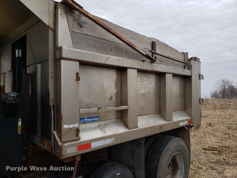 image for item EN9800 2001 International 4900 dump truck
