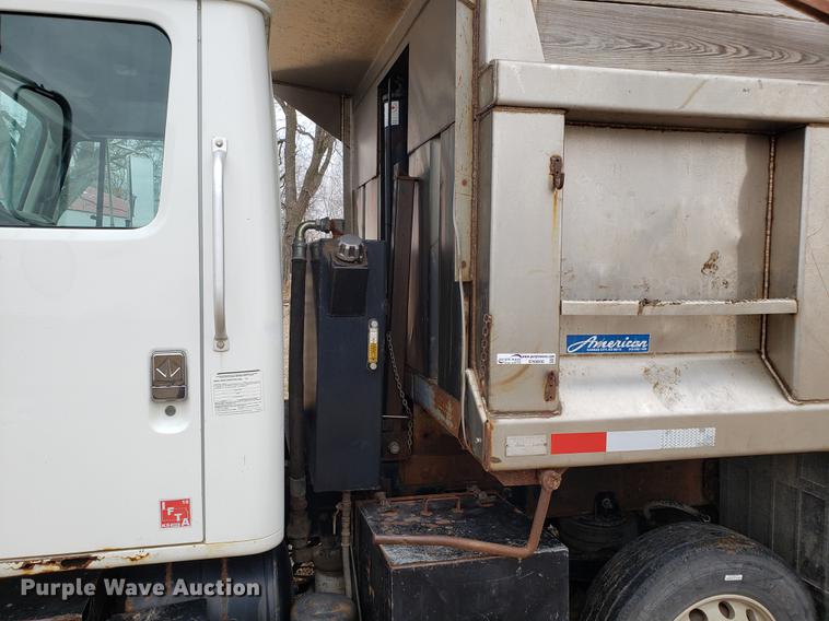 image for item EN9800 2001 International 4900 dump truck