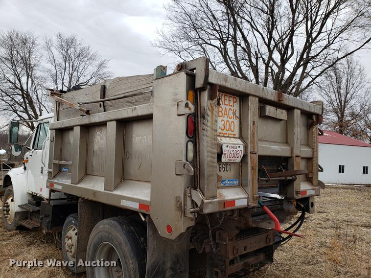 image for item EN9800 2001 International 4900 dump truck