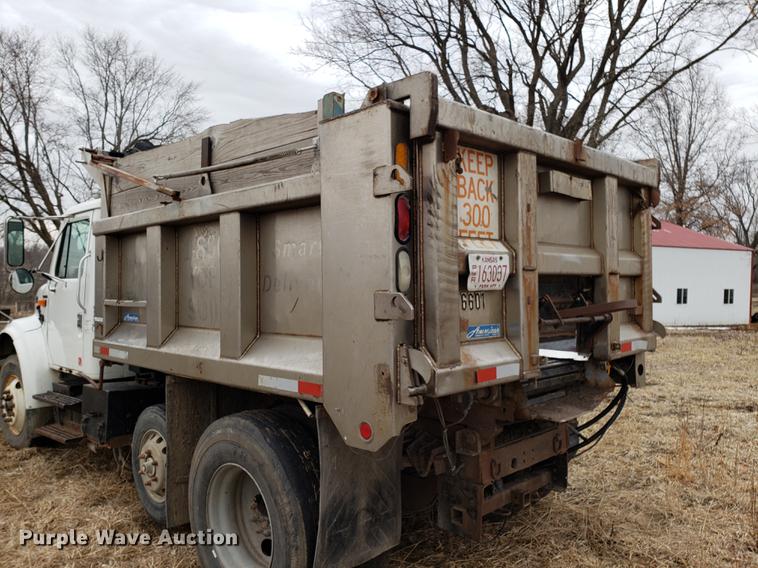 image for item EN9800 2001 International 4900 dump truck