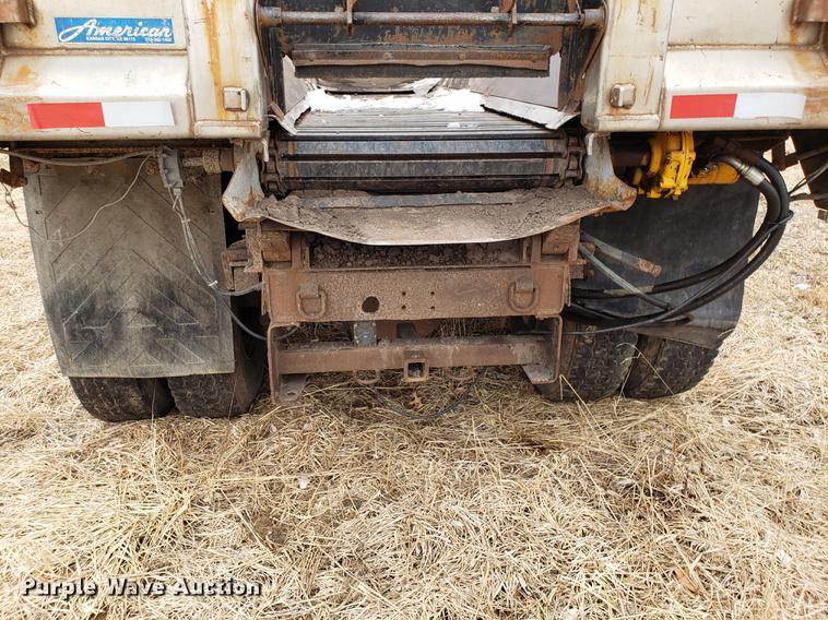 image for item EN9800 2001 International 4900 dump truck