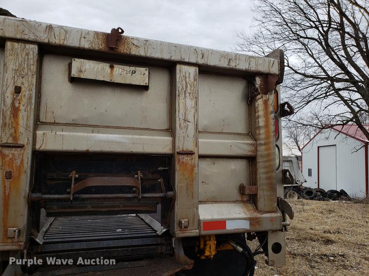 image for item EN9800 2001 International 4900 dump truck