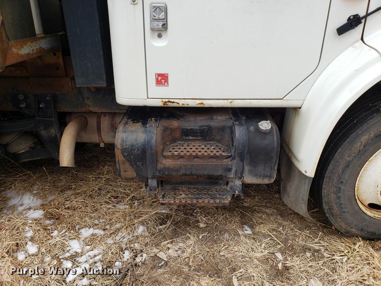 image for item EN9800 2001 International 4900 dump truck