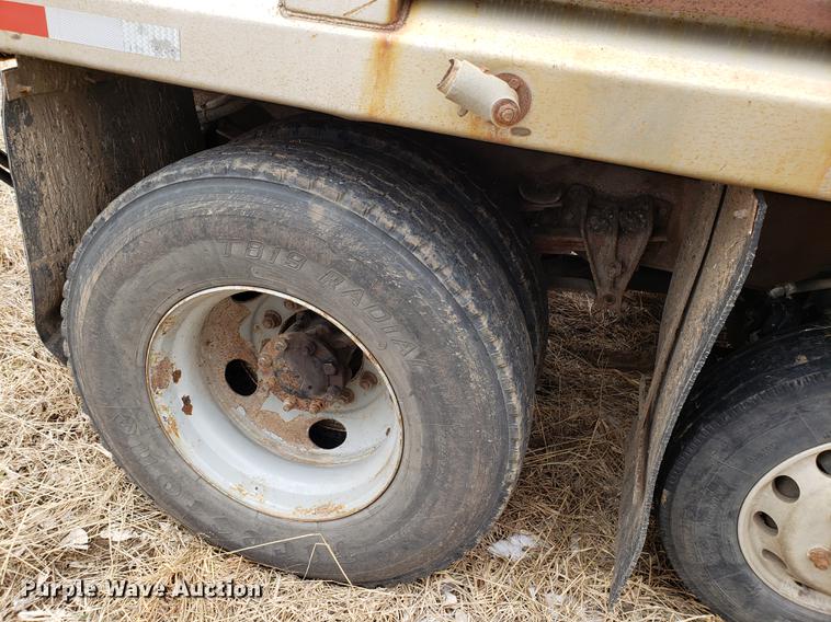 image for item EN9800 2001 International 4900 dump truck